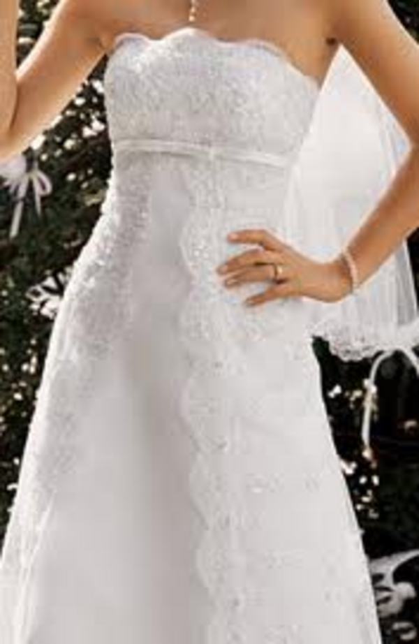 Thumb_tinas_white_wedding_dress_close_up
